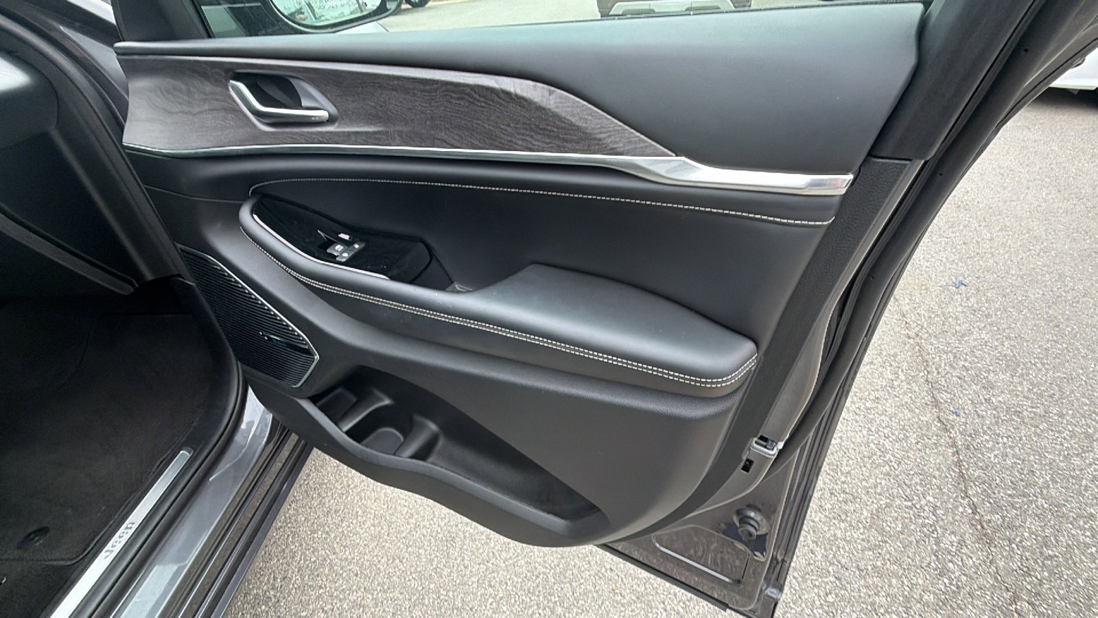 Used 2021 Jeep Grand Cherokee L Overland image 19