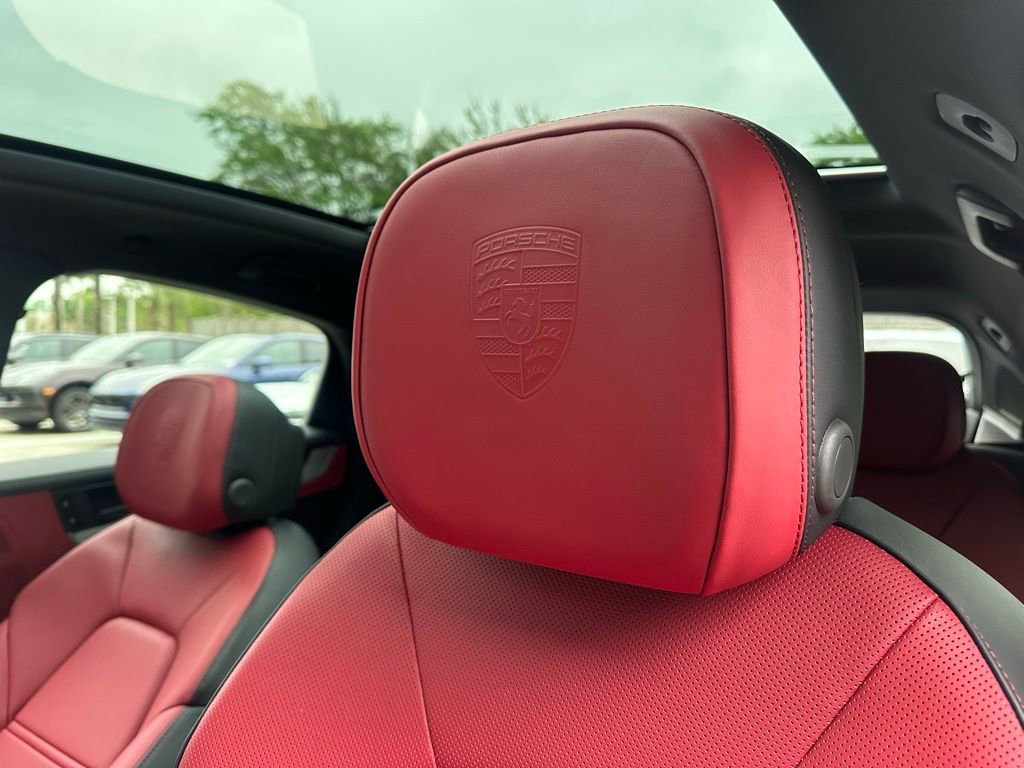 Used 2026 Porsche Cayenne E-Hybrid Coupe image 24