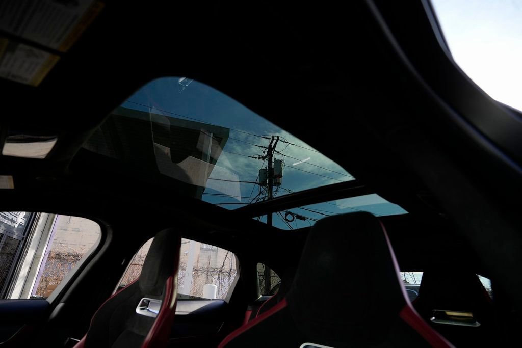 Used 2022 Jaguar F-PACE SVR image 18