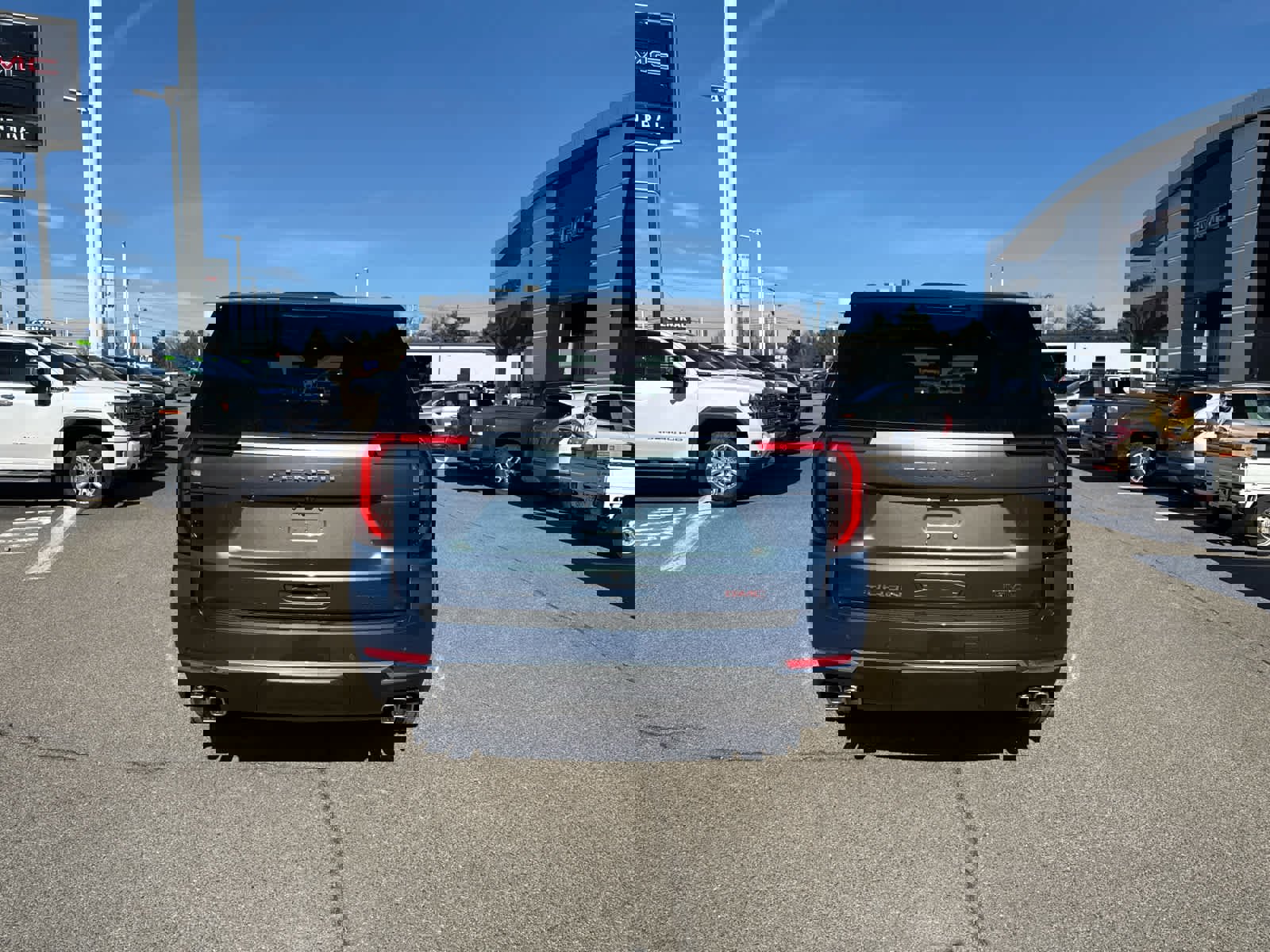 New 2026 GMC Yukon Denali w/ Sun & Power Step Package image 4