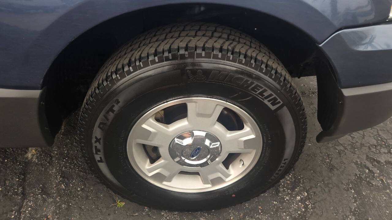 Used 2004 Ford Expedition XLS AWD/4WD image 18