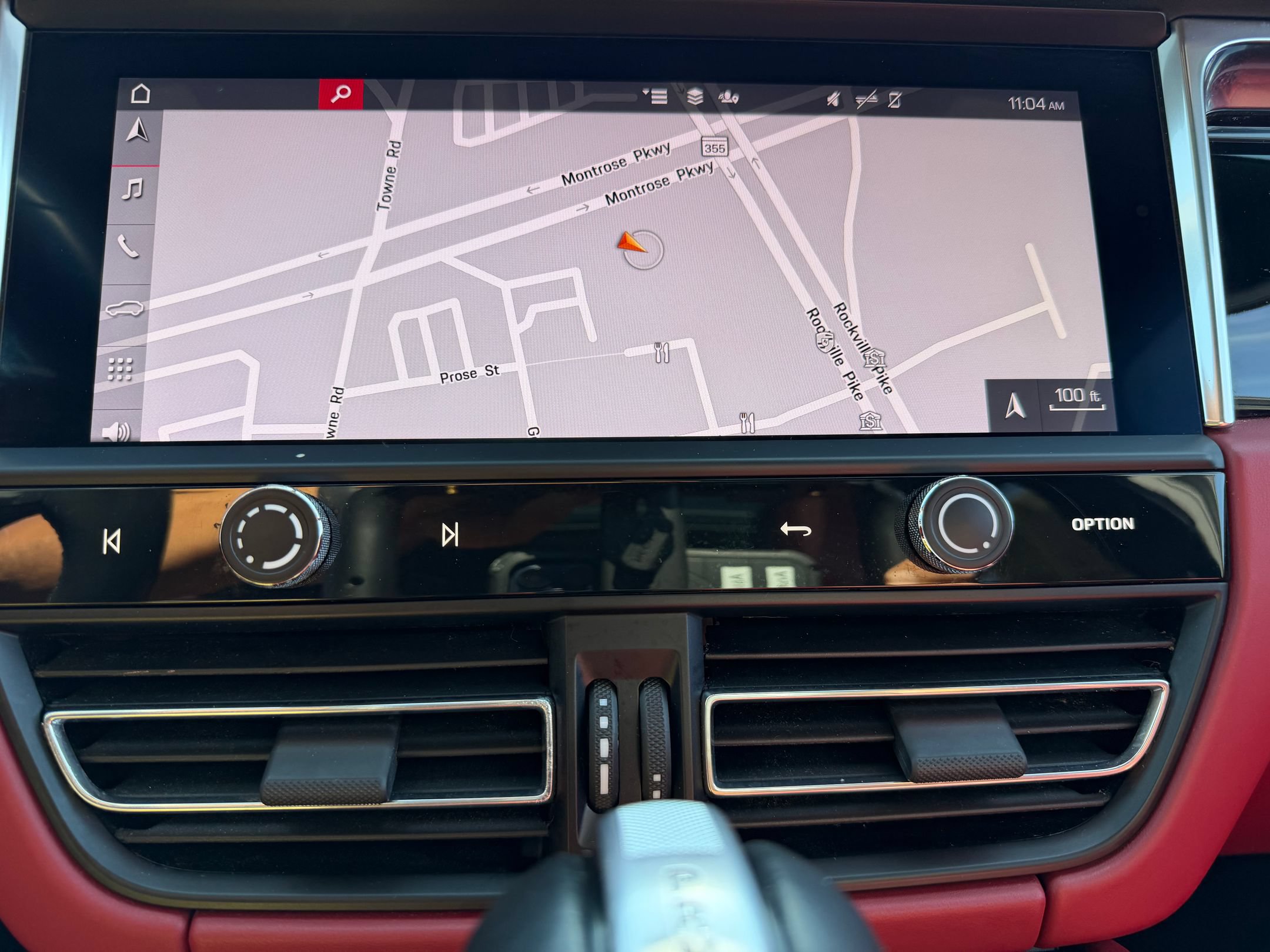 Certified 2023 Porsche Macan AWD/4WD image 16