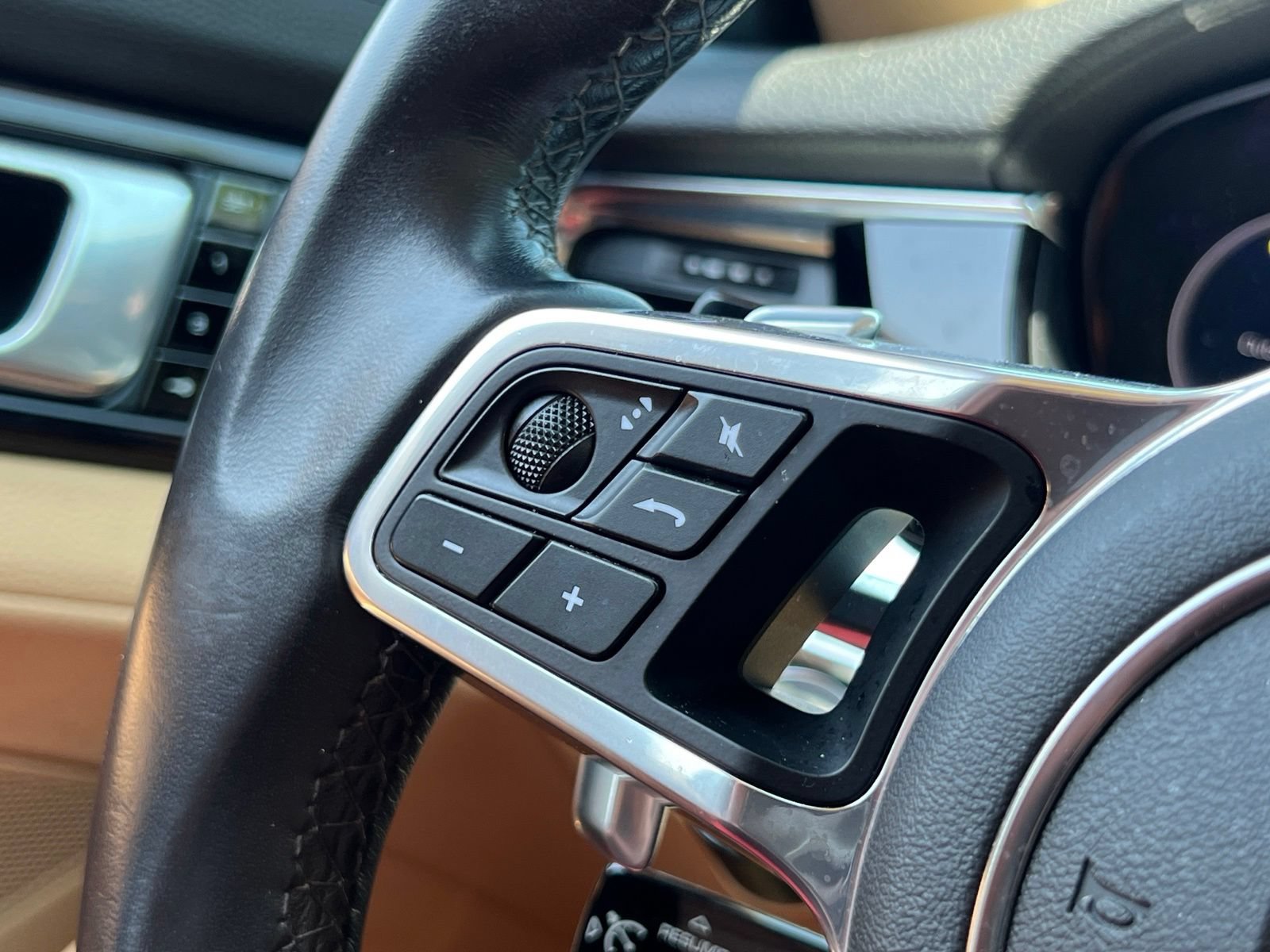 Certified 2018 Porsche Panamera 4S AWD/4WD image 26