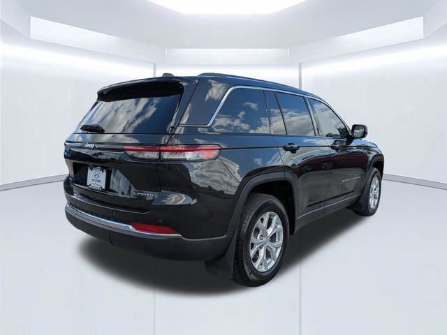 Used 2024 Jeep Grand Cherokee Limited AWD/4WD image 4