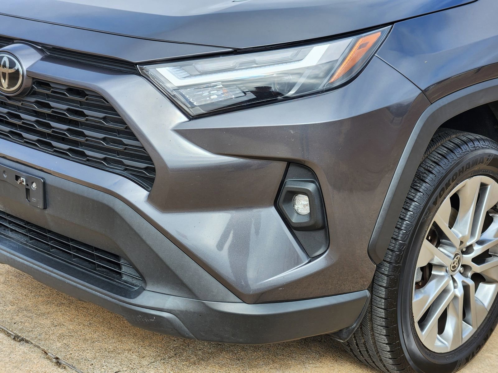 Used 2022 Toyota RAV4 XLE Premium AWD/4WD image 9