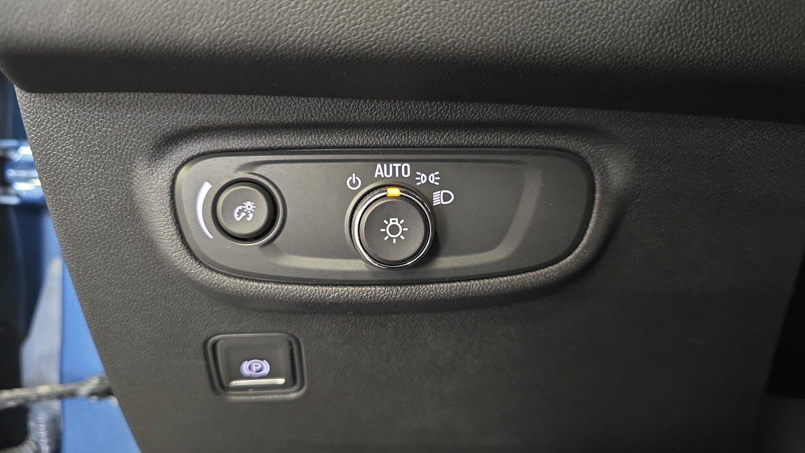 Used 2024 GMC Terrain SLE w/ Driver Convenience Package AWD/4WD image 25
