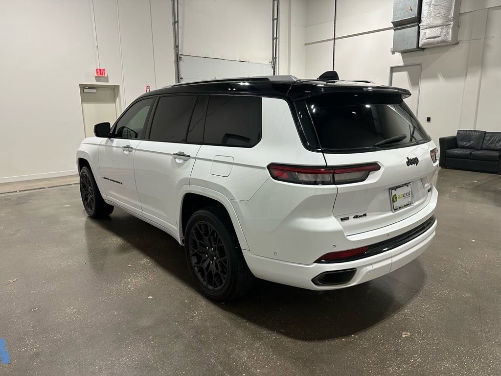 Used 2023 Jeep Grand Cherokee L Summit w/ High Altitude Package image 8