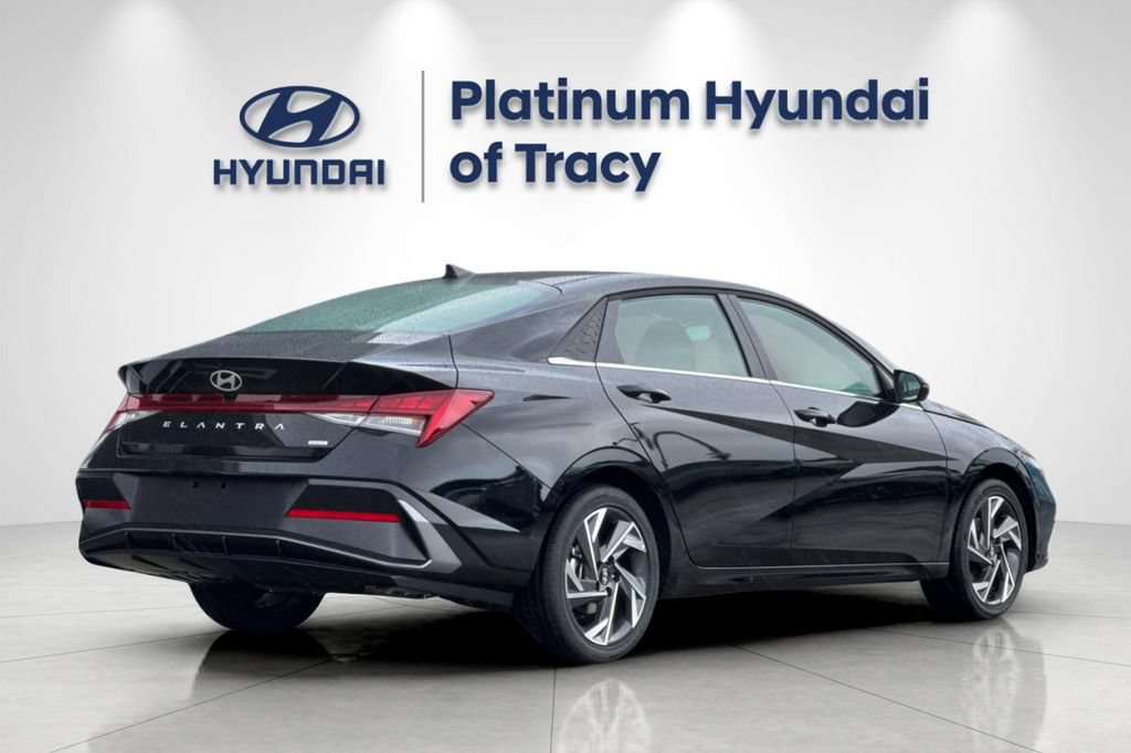 New 2026 Hyundai Elantra Limited FWD image 4