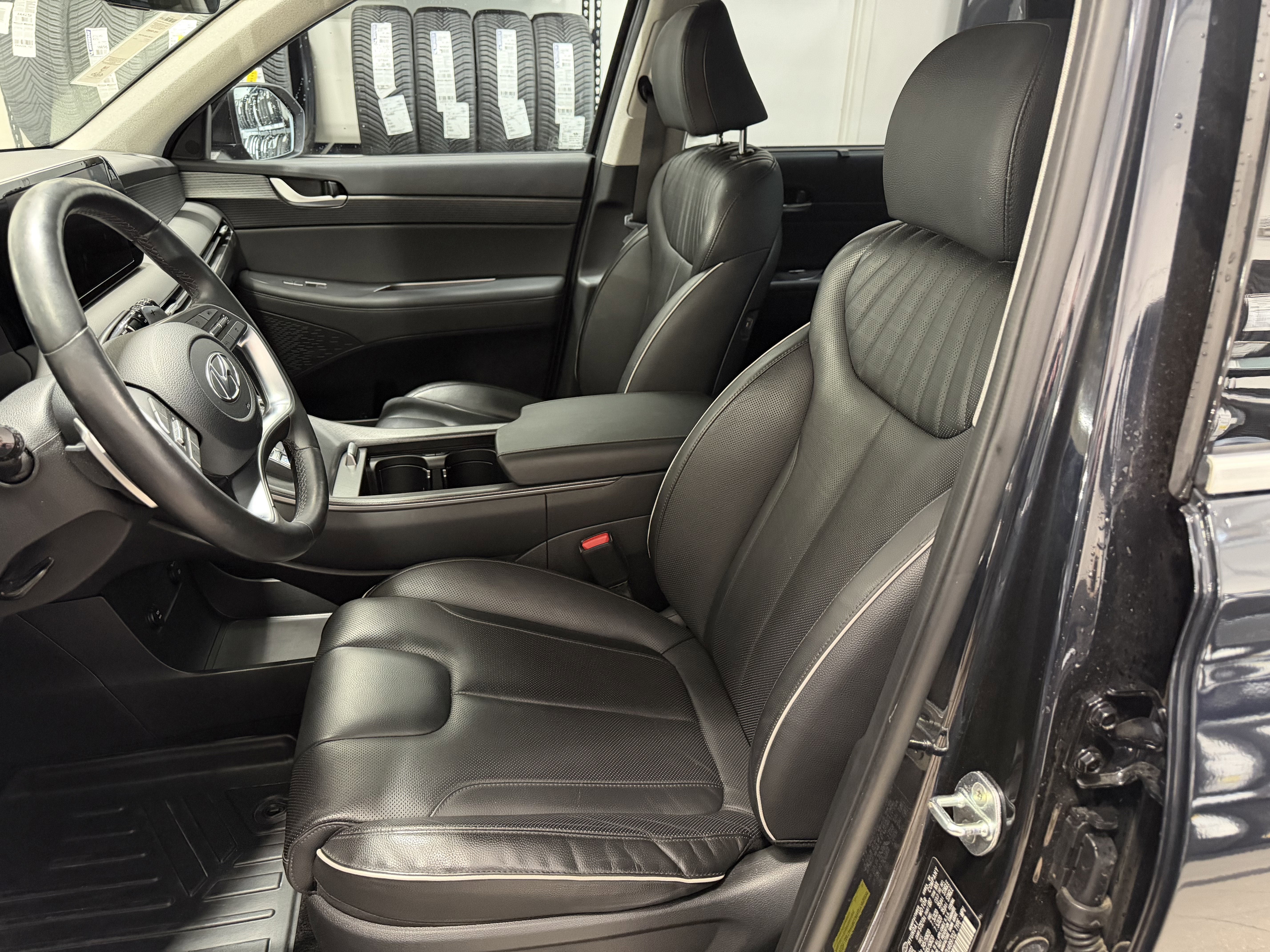 Used 2023 Hyundai Palisade Limited FWD image 12