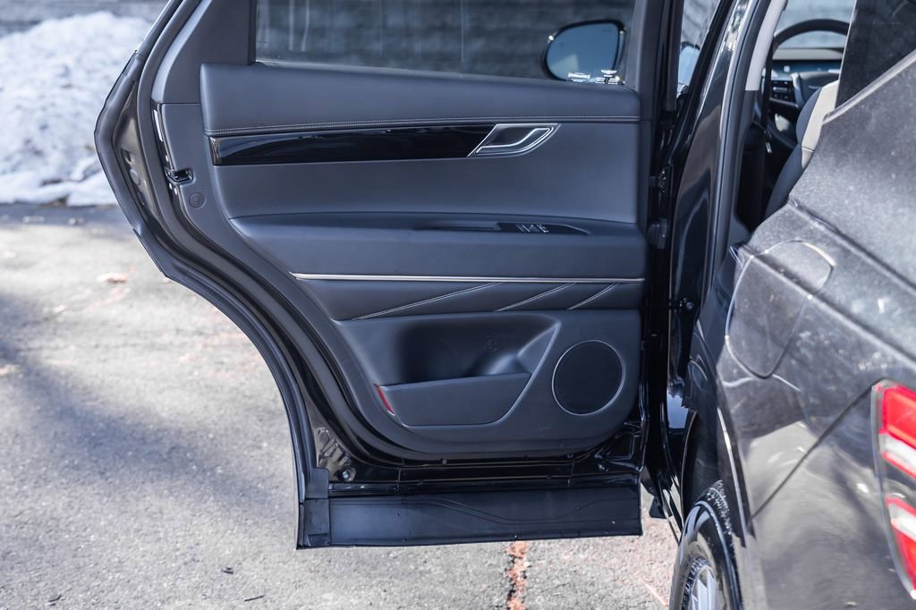 Used 2025 Genesis GV80 2.5T Standard image 18