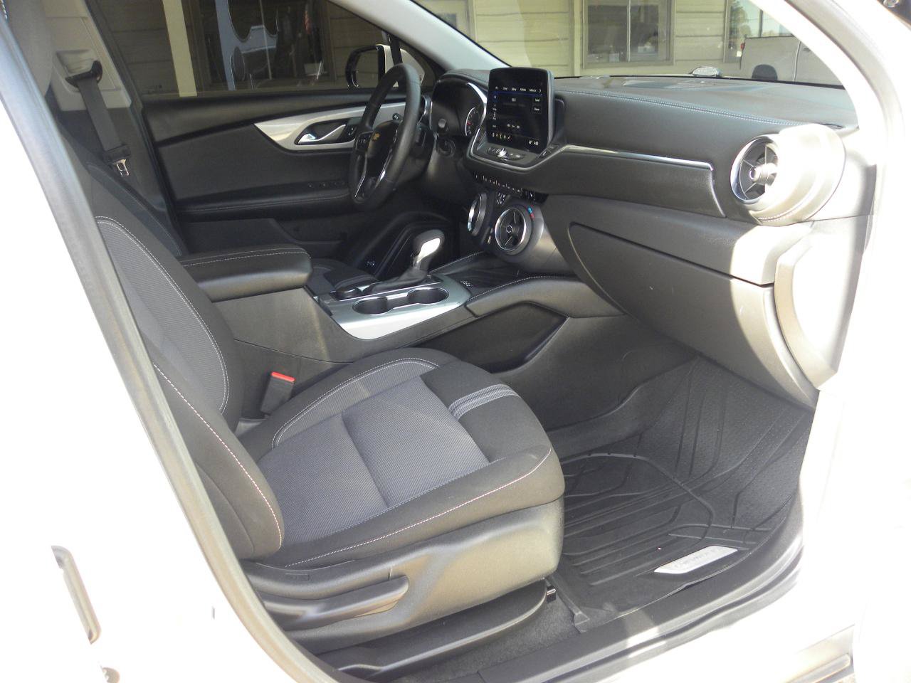 Used 2024 Chevrolet Blazer LT w/ Convenience Package FWD image 15