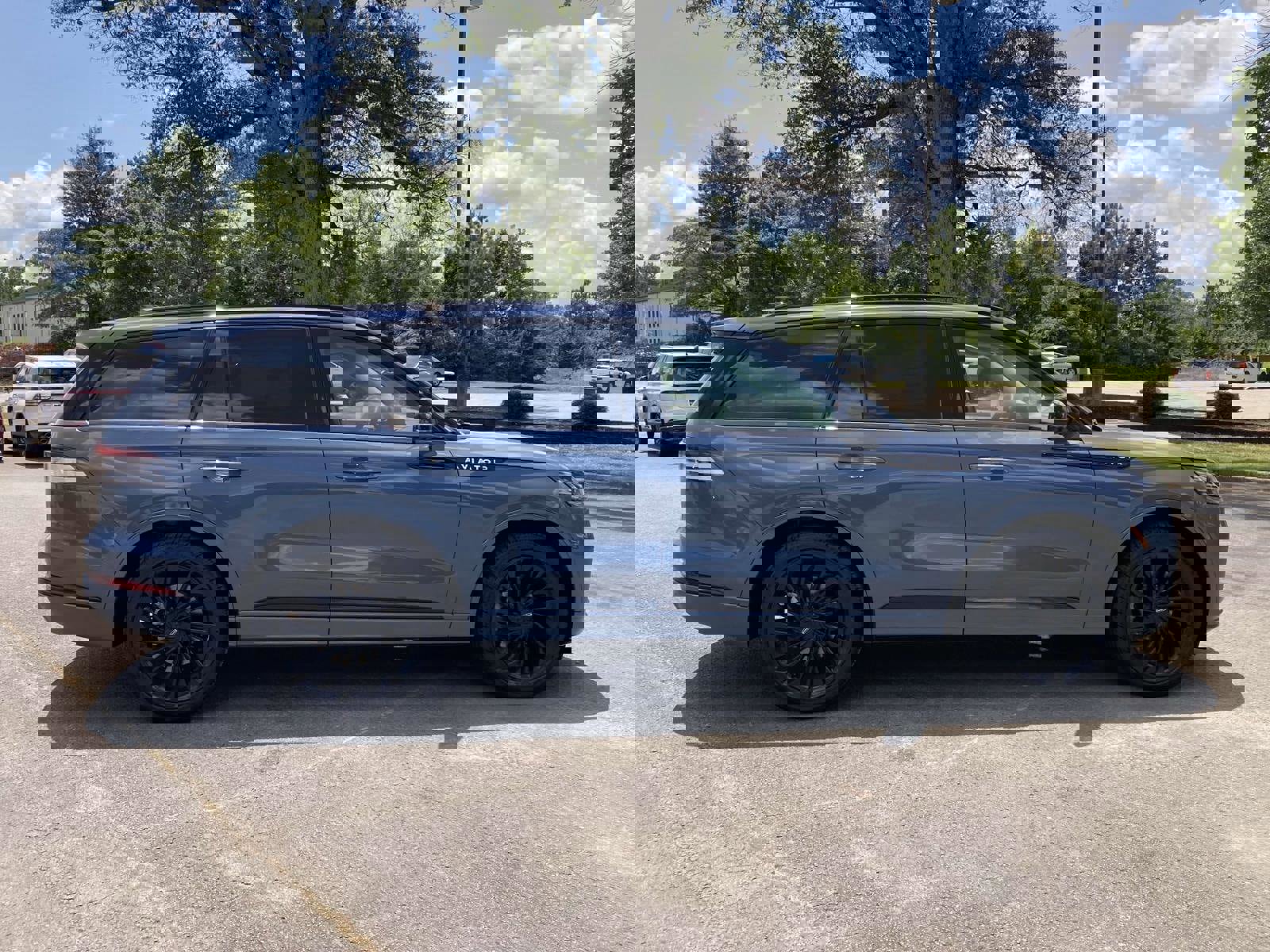 New 2025 Lincoln Aviator Reserve w/ Jet Appearance Package image 2