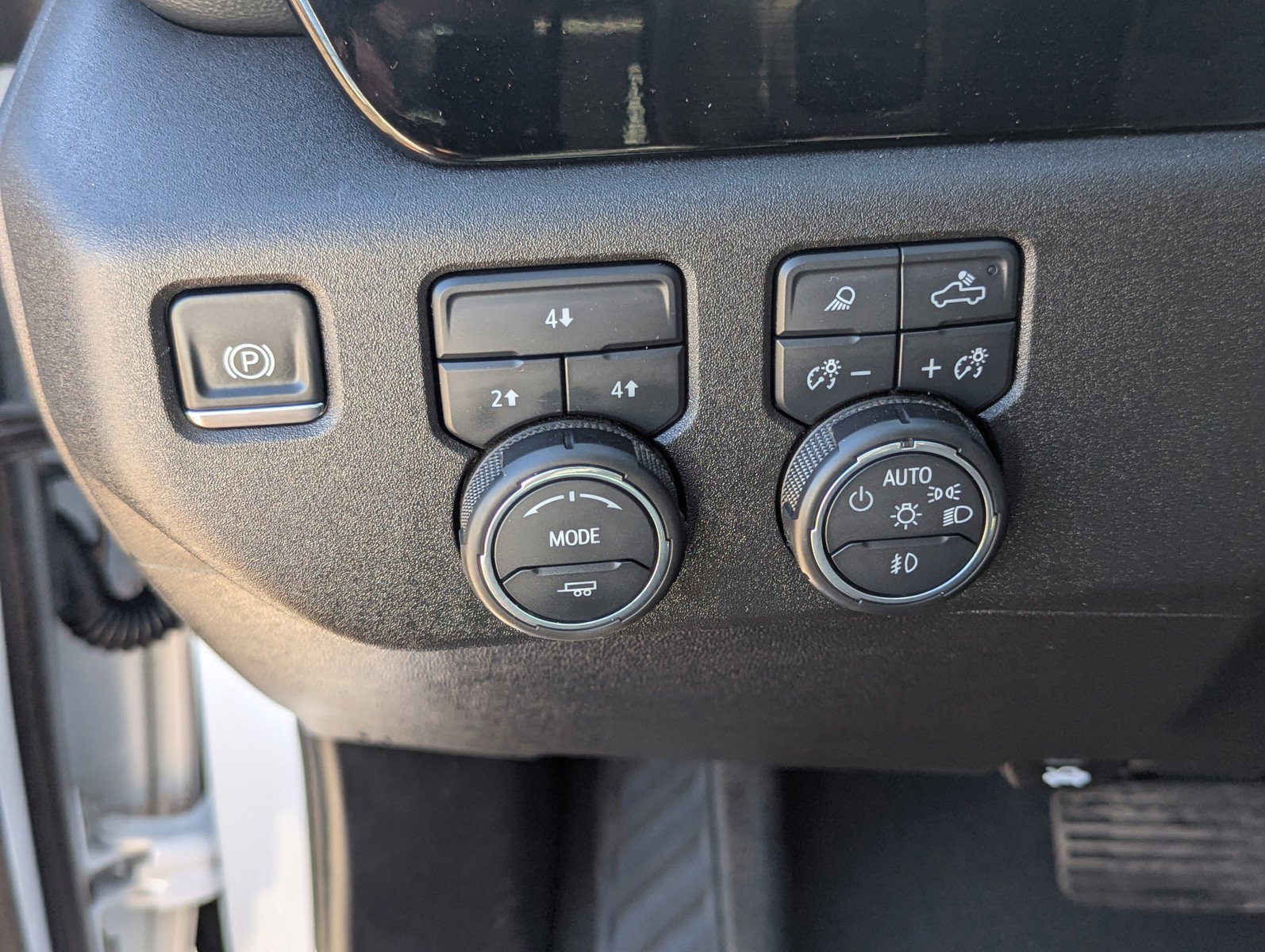 Certified 2025 Chevrolet Silverado 2500 LT w/ Safety Package image 15