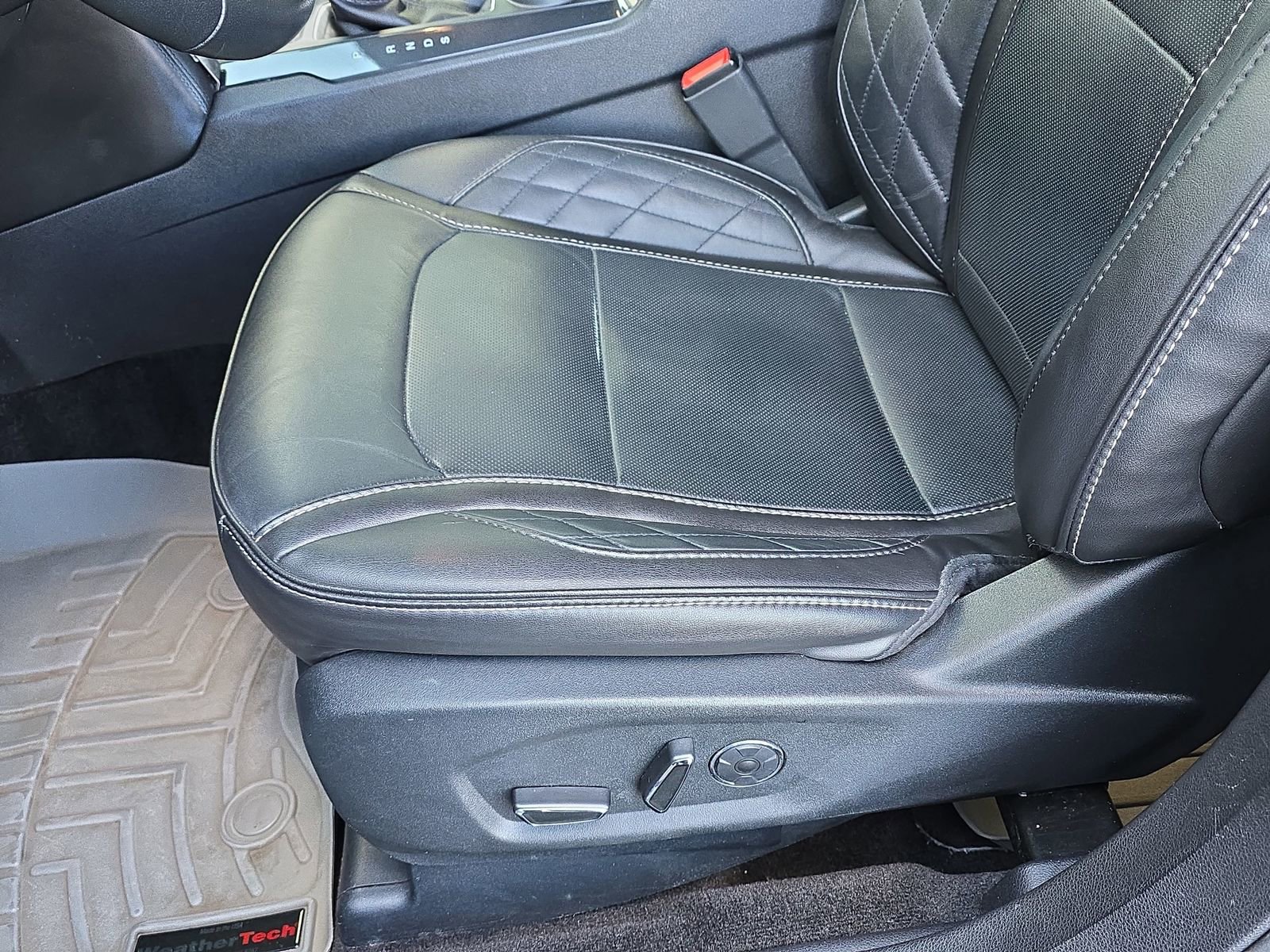 Used 2018 Ford Explorer Platinum image 31