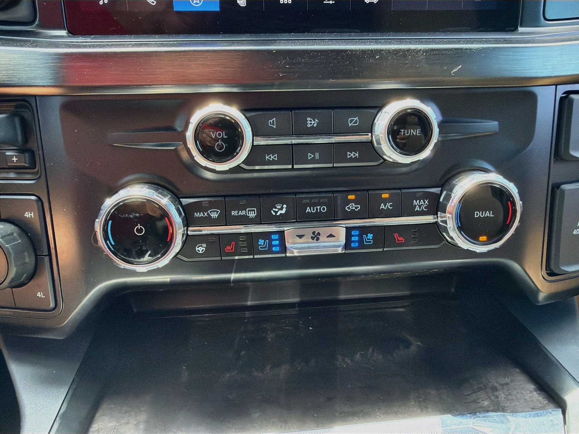 Certified 2024 Ford F250 Lariat w/ Lariat Ultimate Package AWD/4WD image 19