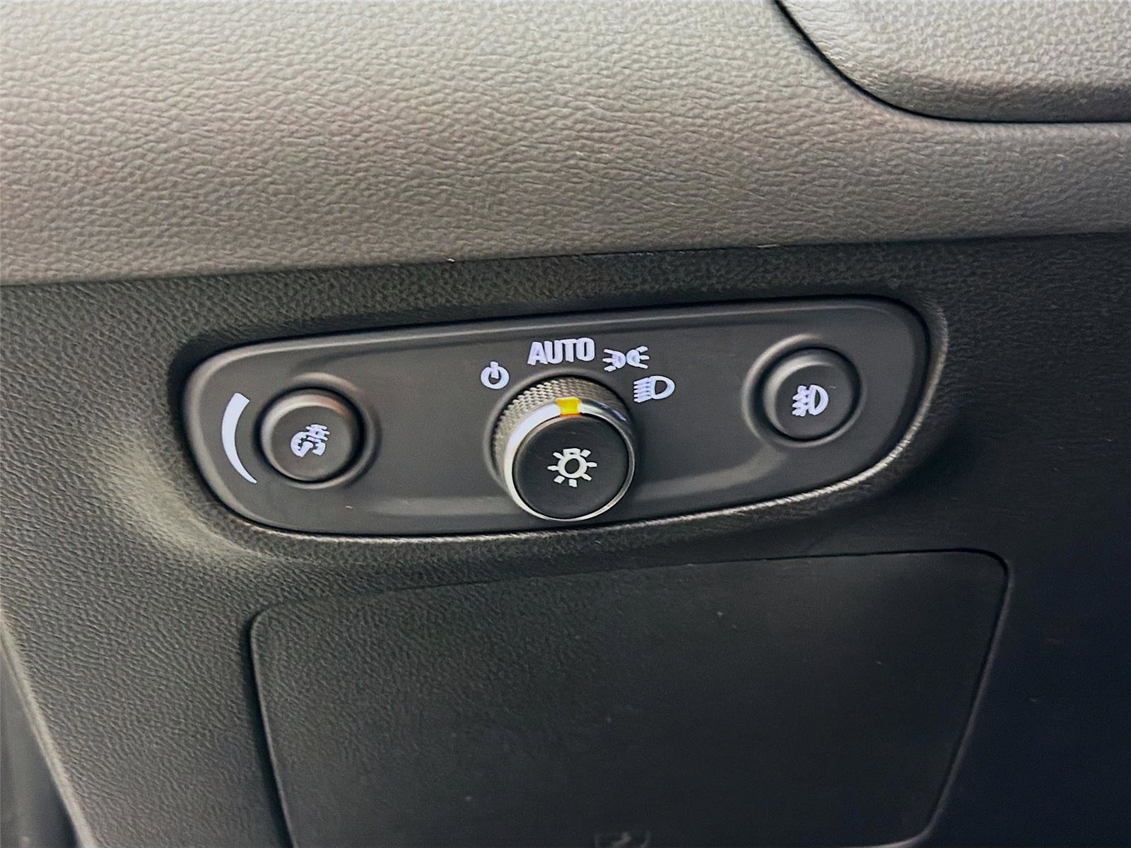 Used 2023 Buick Encore GX Select image 10