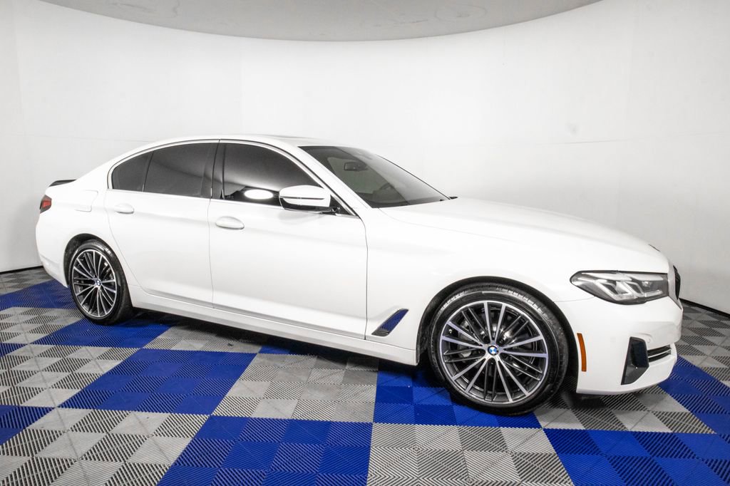 Used 2023 BMW 530i w/ Convenience Package RWD image 3