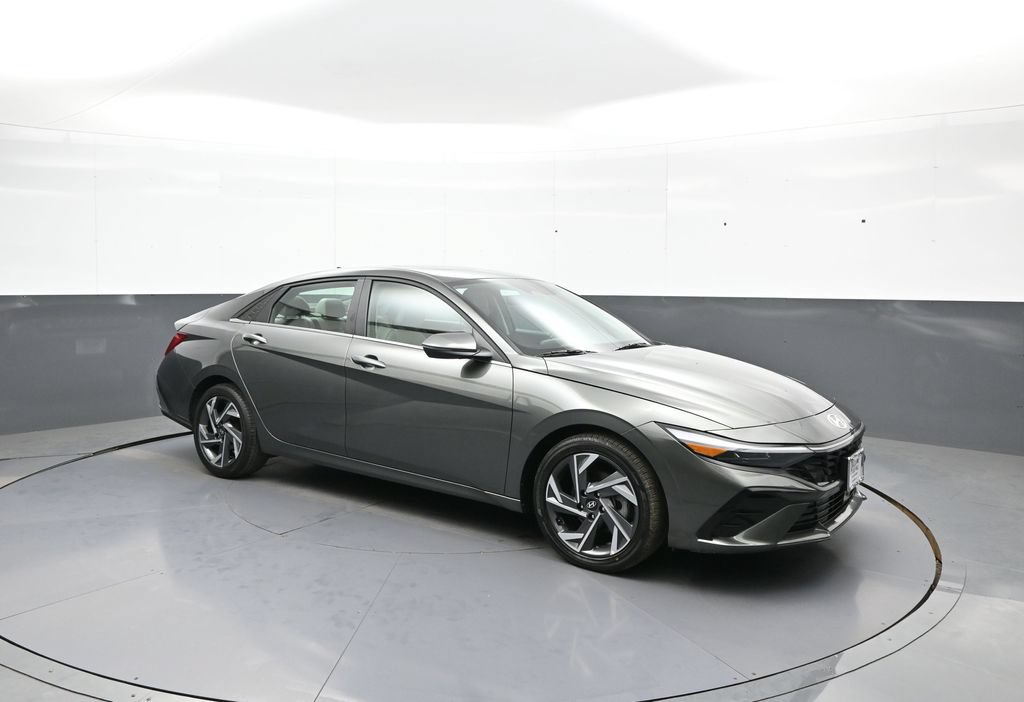 Used 2024 Hyundai Elantra Limited FWD image 4