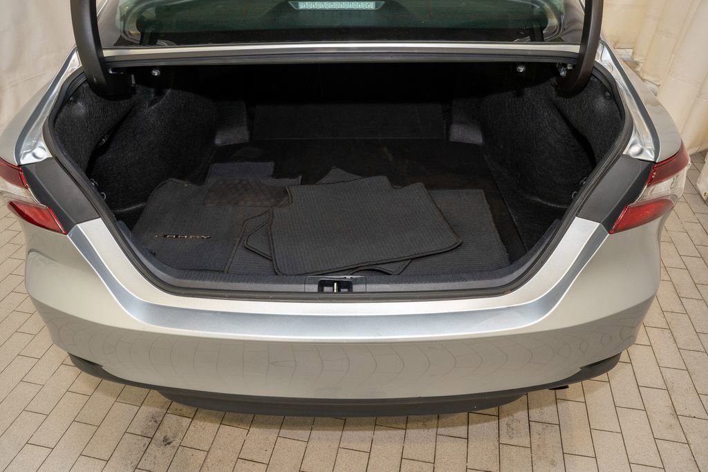 Used 2024 Toyota Camry LE image 5