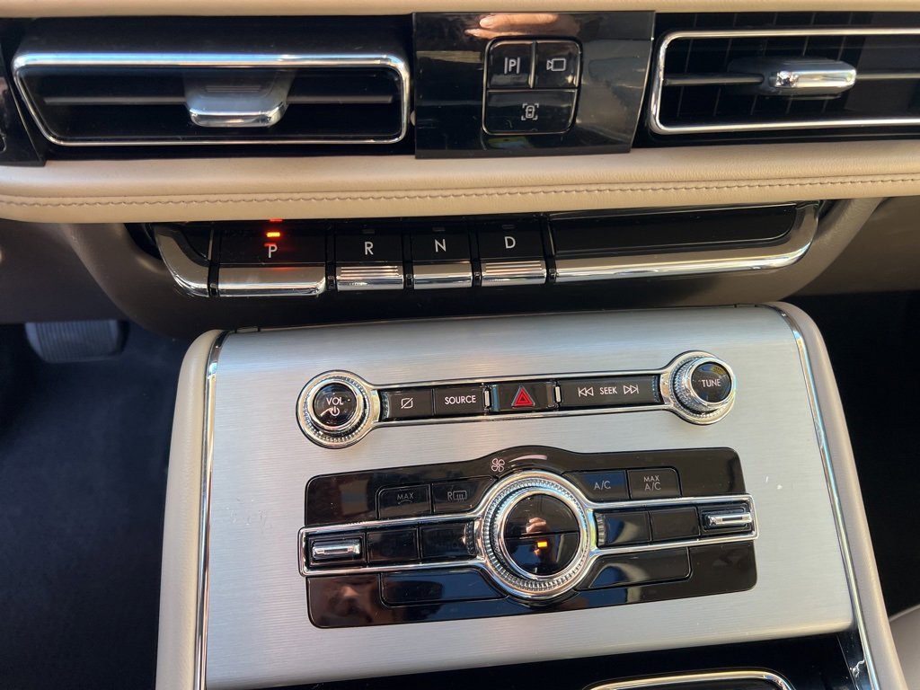 Used 2022 Lincoln Aviator AWD w/ Premium Package image 18