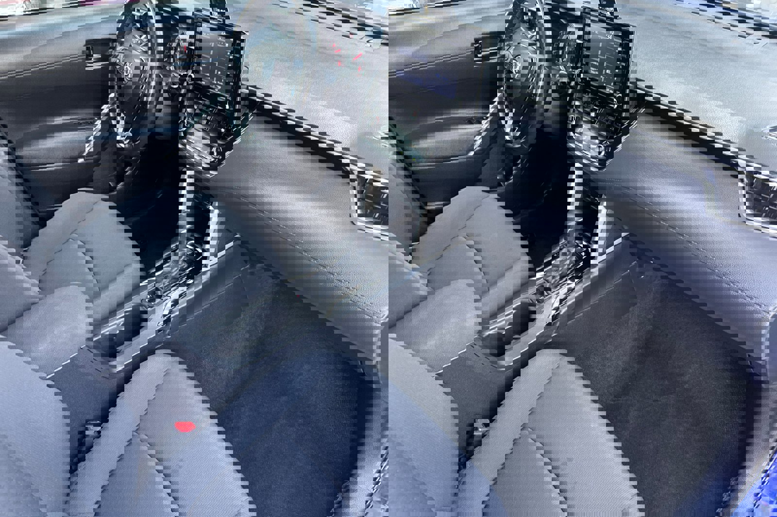 Used 2022 Toyota Corolla Cross LE image 17