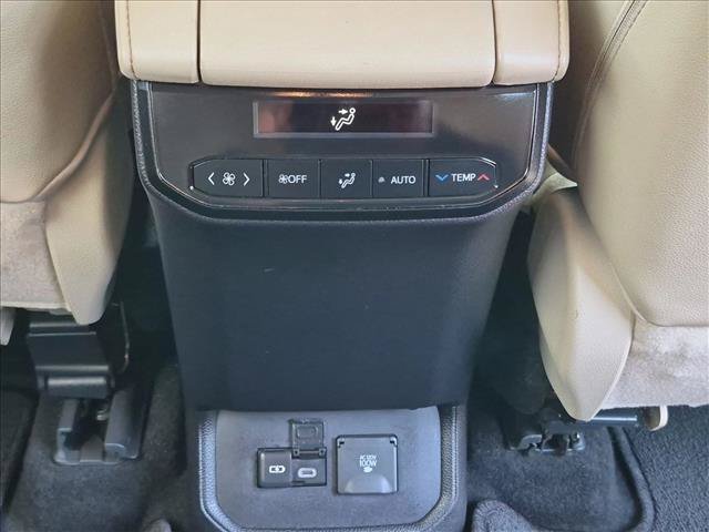 Used 2023 Toyota Highlander Limited FWD image 18