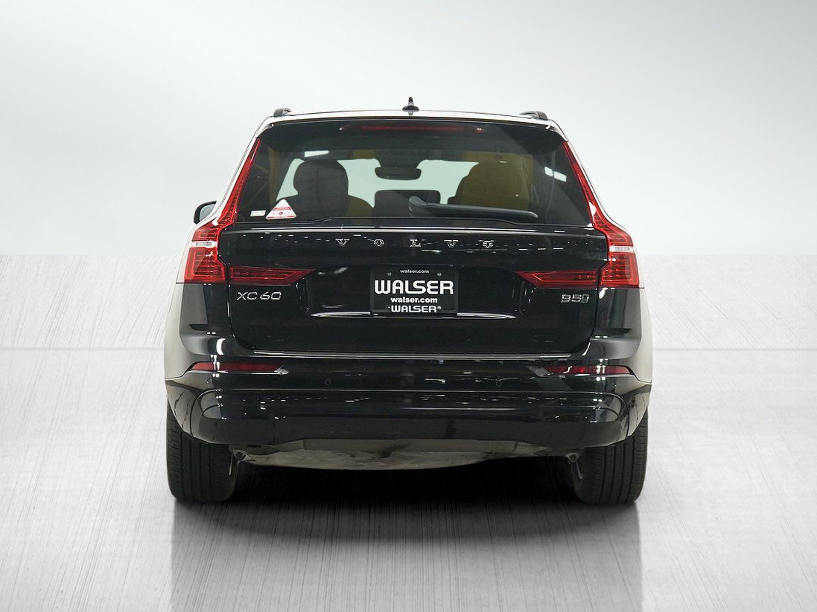 Used 2022 Volvo XC60 B5 Momentum w/ Climate Package AWD/4WD image 4