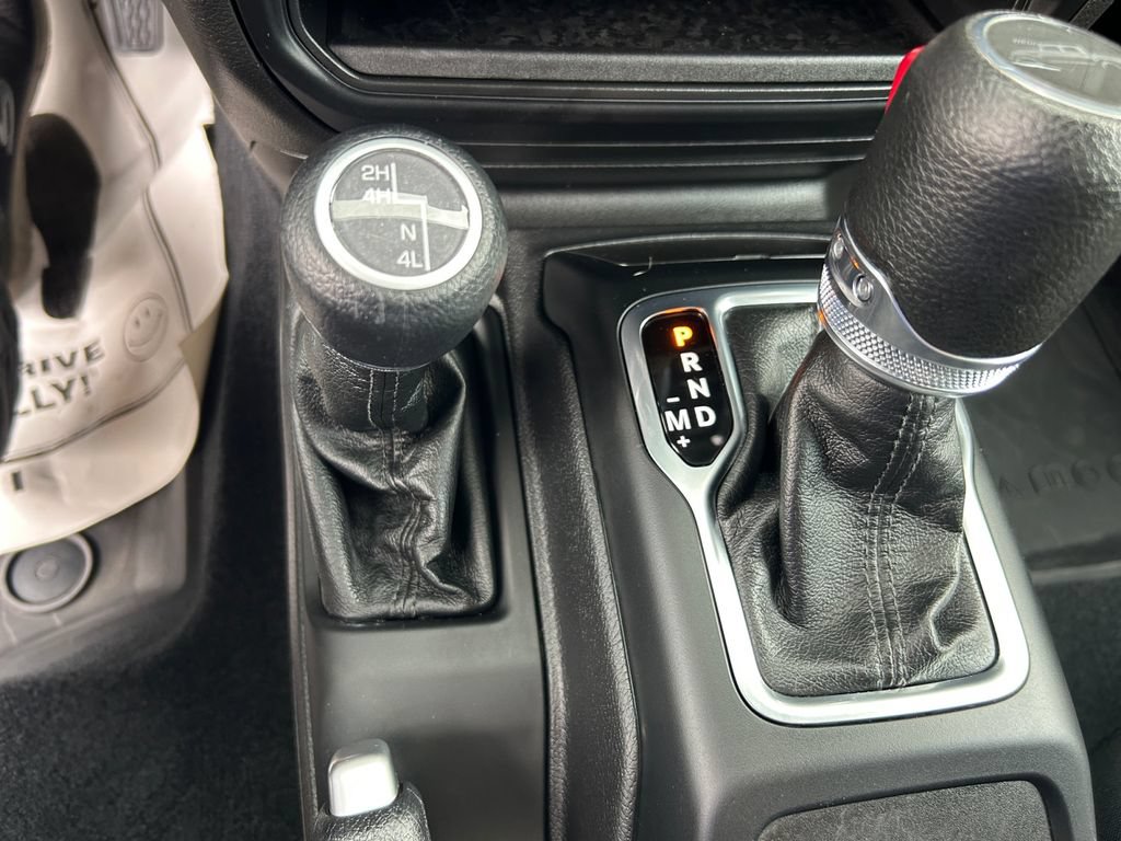 Certified 2023 Jeep Gladiator Sport AWD/4WD image 23