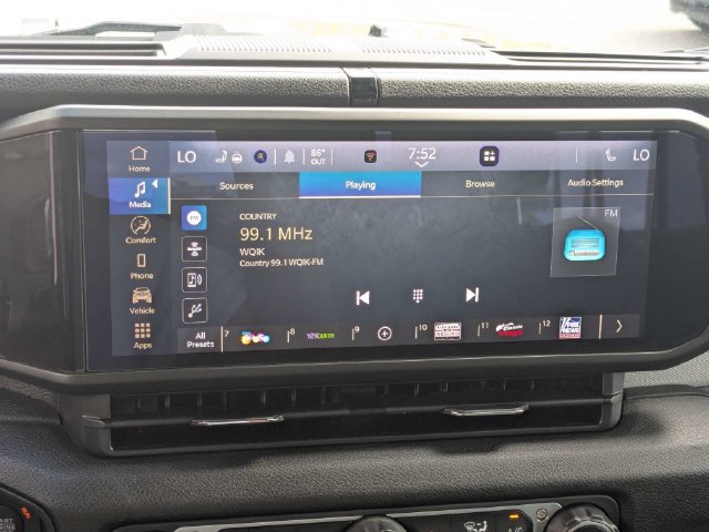 Used 2025 Jeep Wrangler Sport AWD/4WD image 19