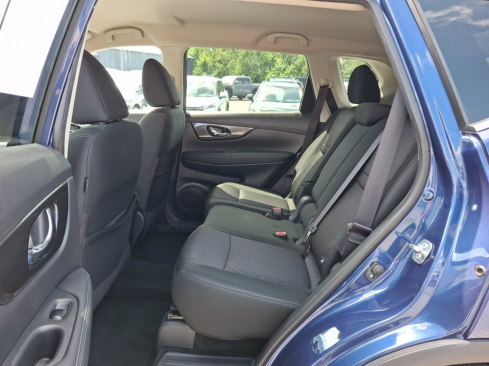Used 2019 Nissan Rogue SV AWD/4WD image 11