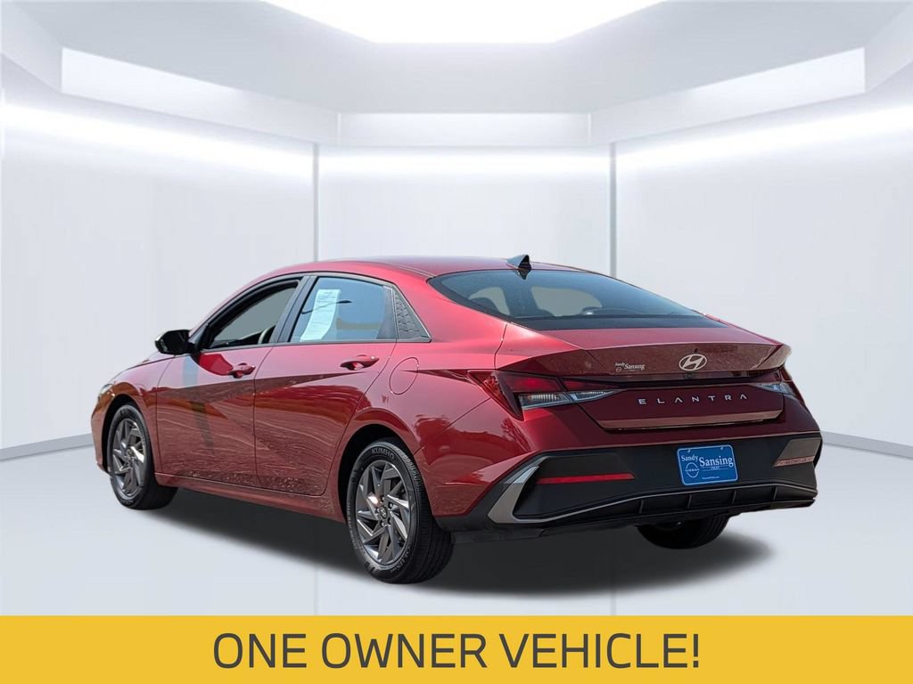 Used 2024 Hyundai Elantra SEL FWD image 4