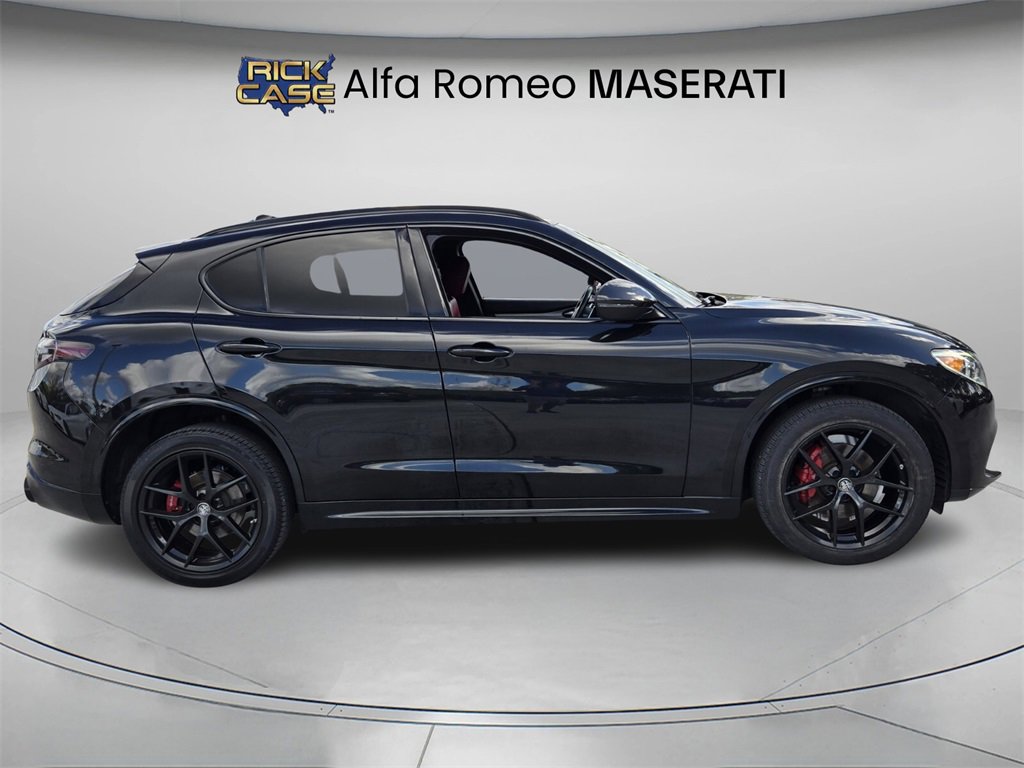 Used 2021 Alfa Romeo Stelvio Ti Sport image 4