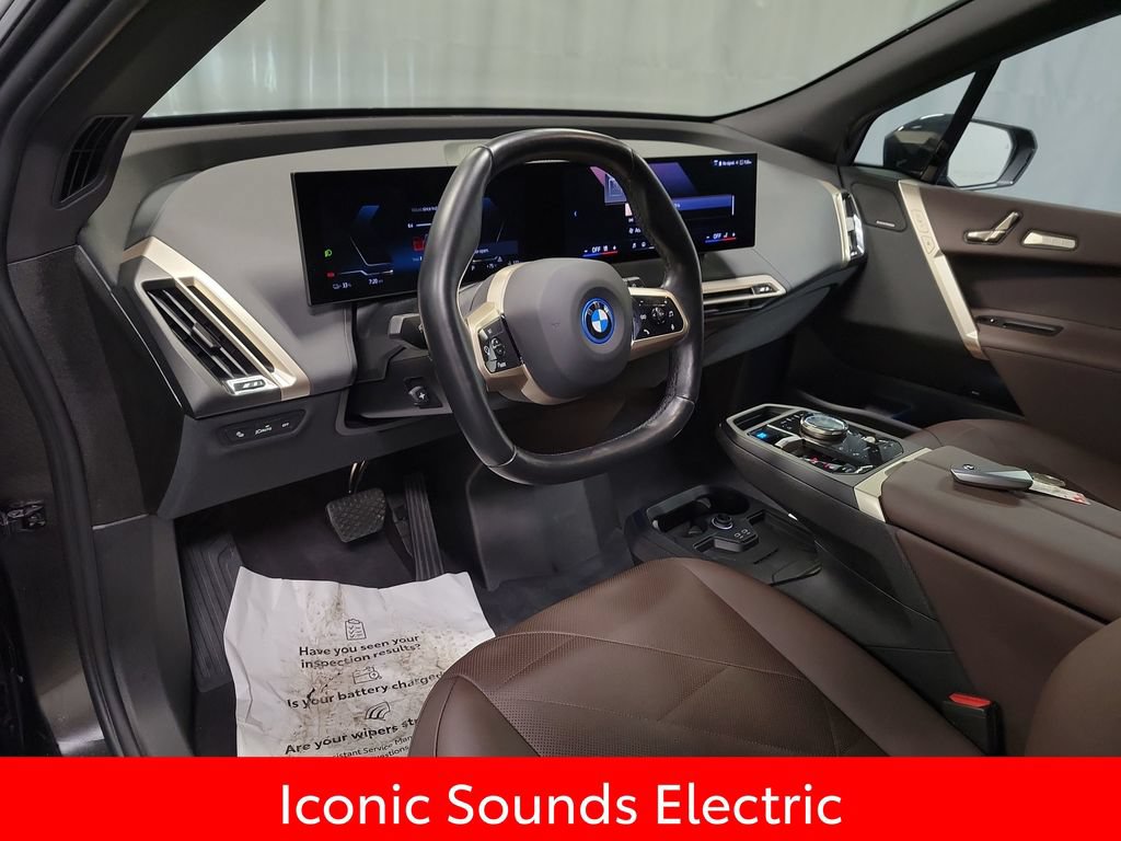 Used 2024 BMW iX xDrive50 w/ Premium Package AWD/4WD image 17