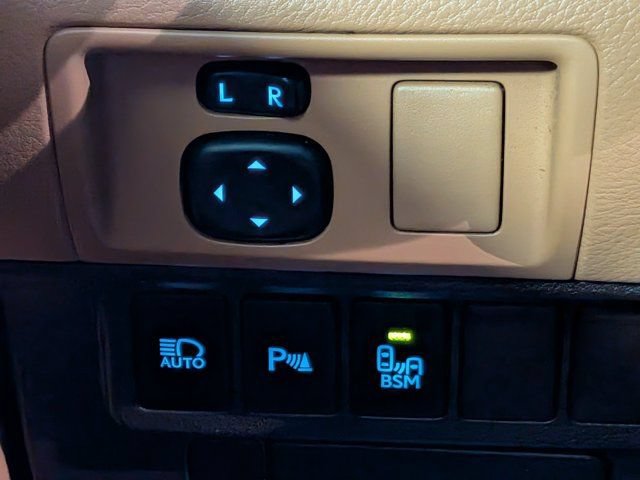 Used 2016 Lexus ES 350 w/ Premium Package w/Wood Trim FWD image 25