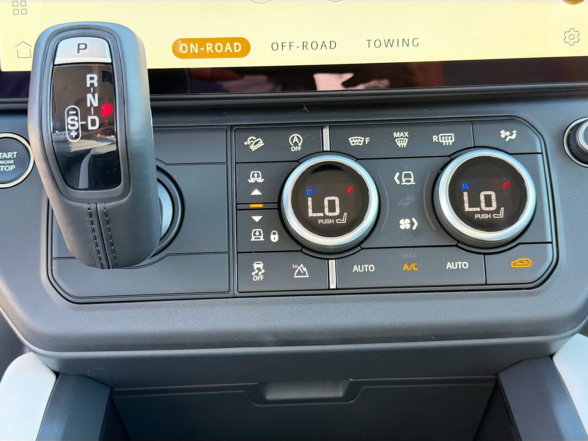New 2026 Land Rover Defender 110 X-Dynamic SE AWD/4WD image 34