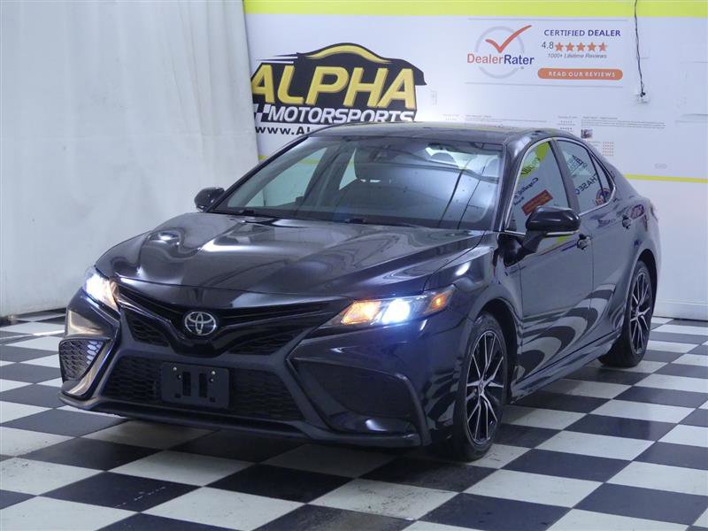Used 2023 Toyota Camry SE image 3