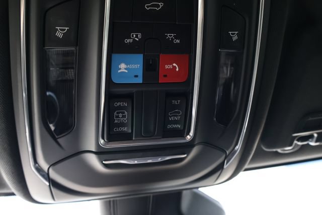 Used 2024 Jeep Grand Cherokee L Altitude AWD/4WD image 17
