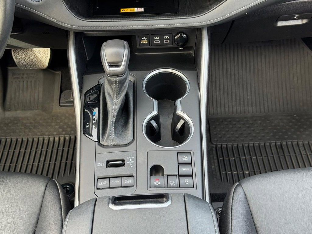 Used 2023 Toyota Highlander XLE image 16