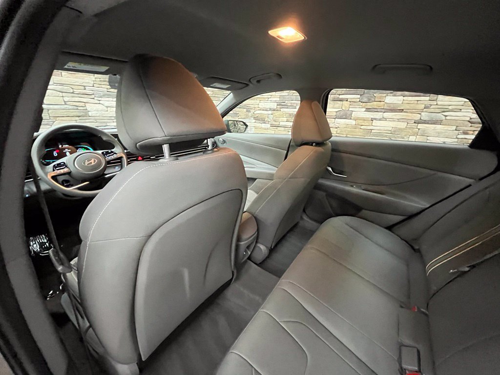 Used 2025 Hyundai Elantra Hybrid FWD image 32