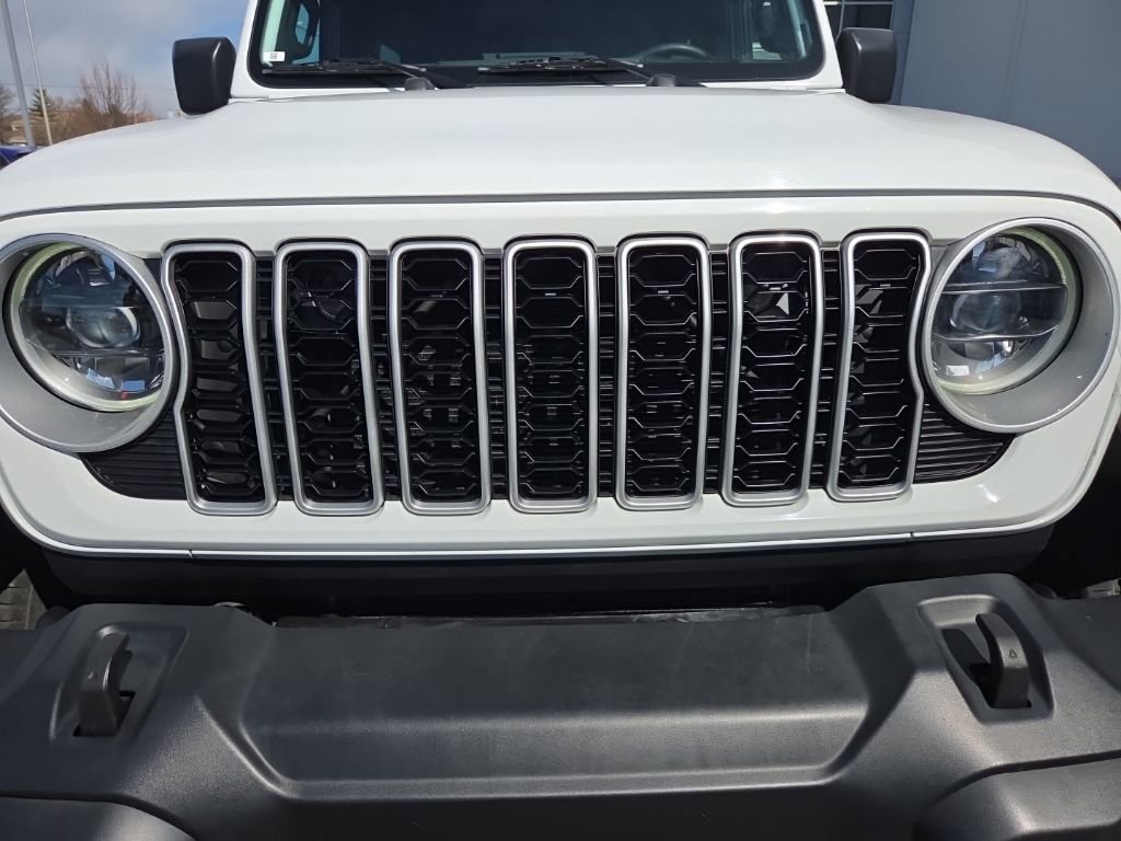 Used 2024 Jeep Wrangler Sahara image 14