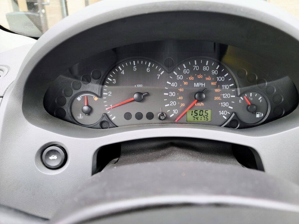 Used 2005 Ford Focus ZX4 Sedan FWD image 26