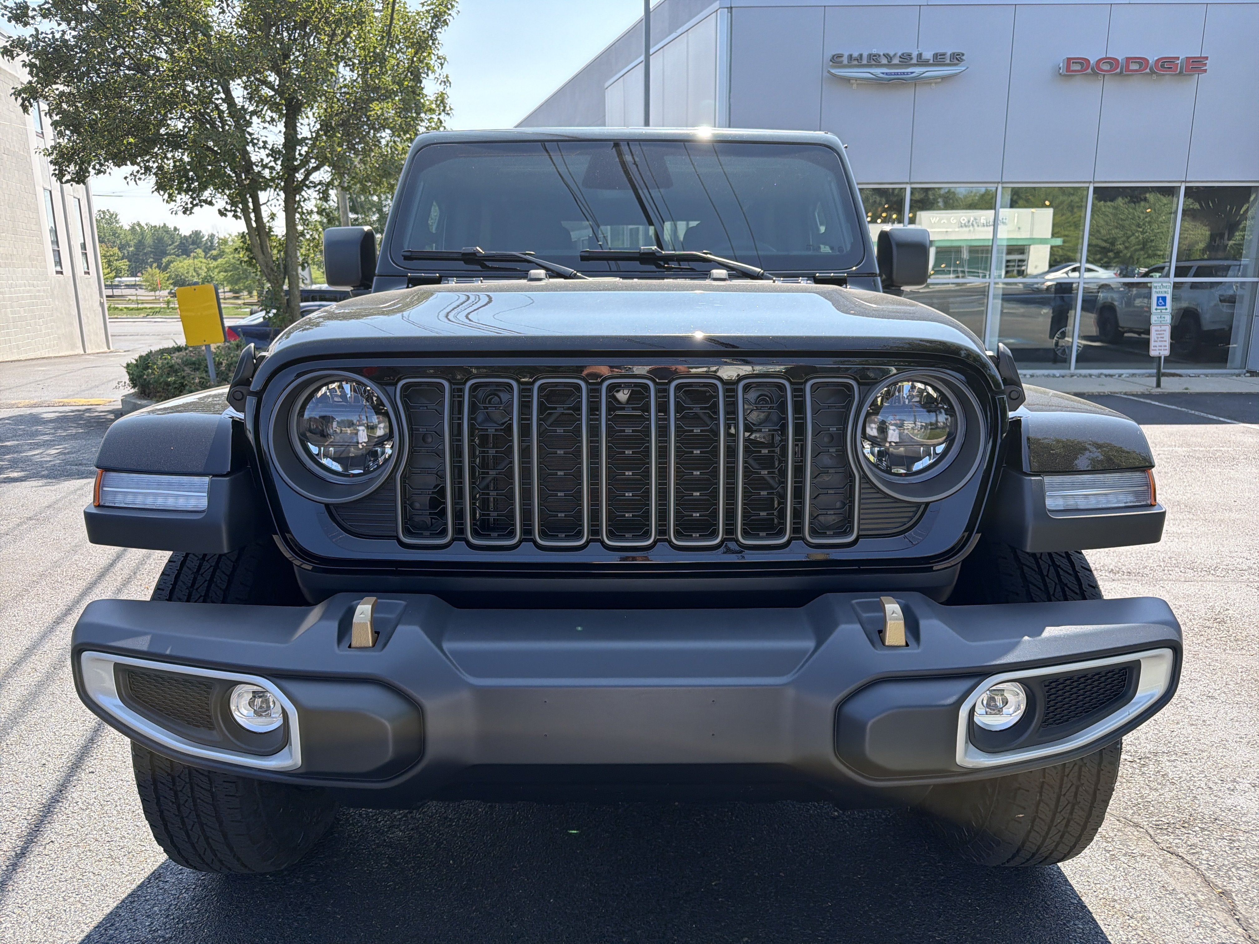 Used 2026 Jeep Gladiator Sport AWD/4WD image 2