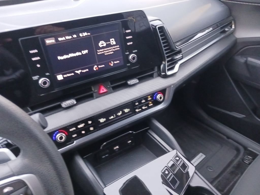 Used 2023 Kia Sportage LX image 7