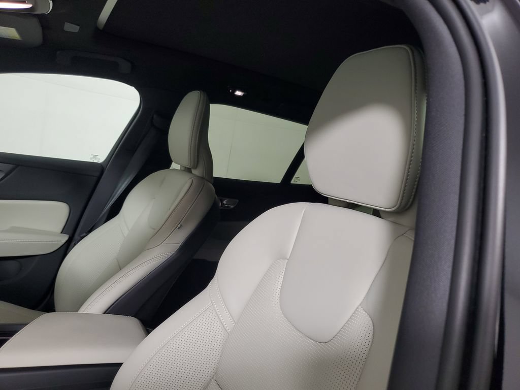 New 2026 Volvo V60 B5 Cross Country Ultra w/ Protection Package Premier AWD/4WD image 23