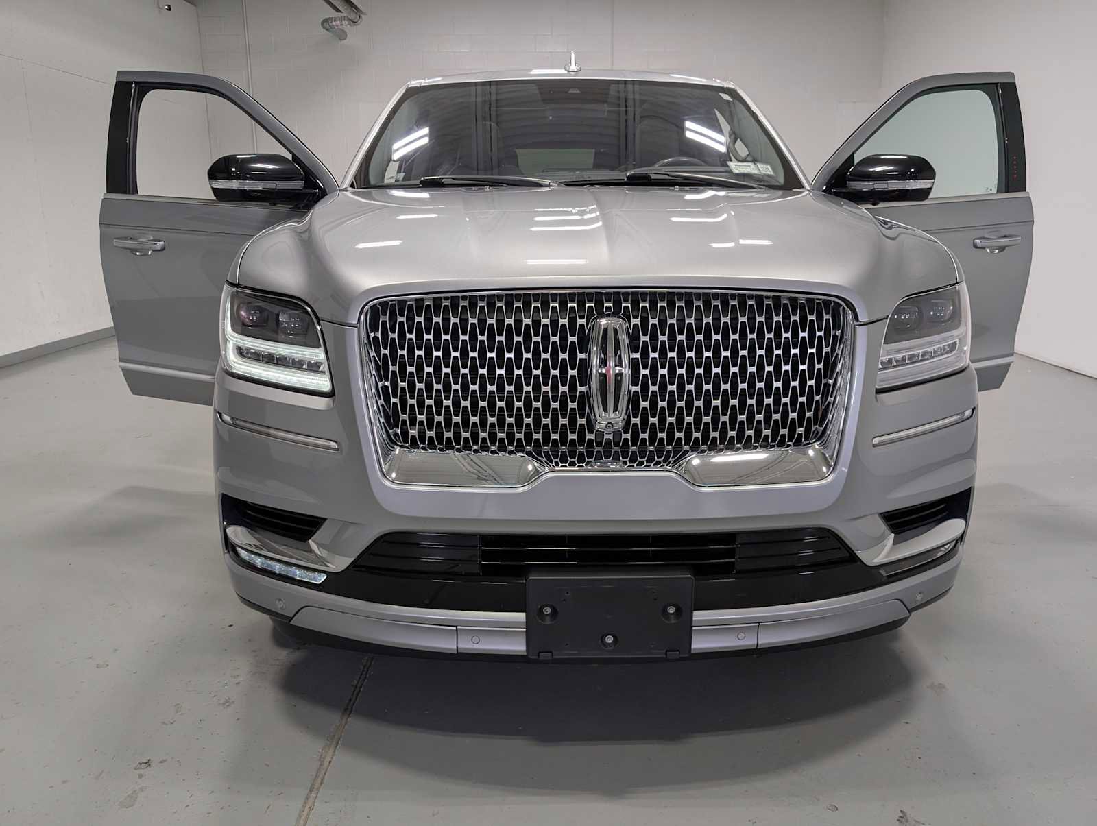 Used 2020 Lincoln Navigator L Reserve w/ Luxury Package AWD/4WD image 15