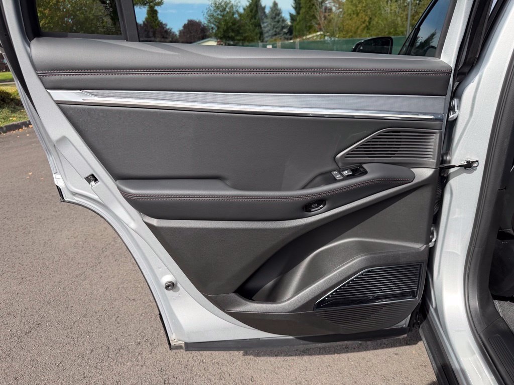 Used 2025 Jeep Wagoneer S Limited AWD/4WD image 29
