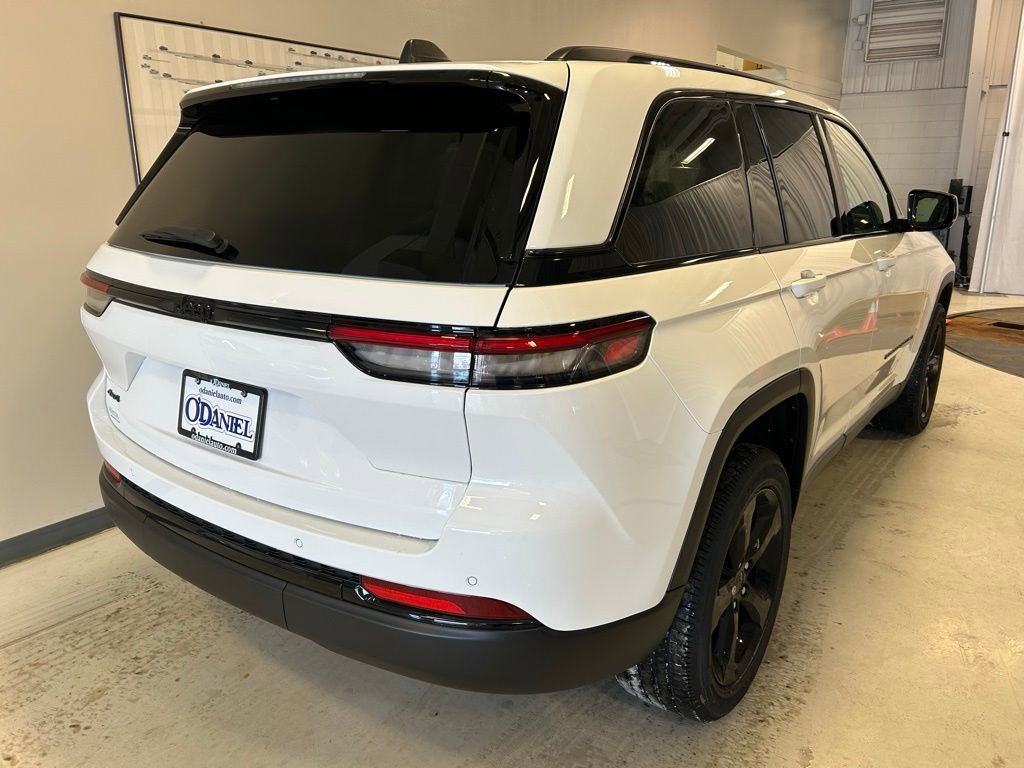 New 2025 Jeep Grand Cherokee Laredo image 29
