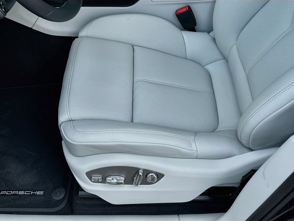 New 2026 Porsche Macan AWD/4WD image 22
