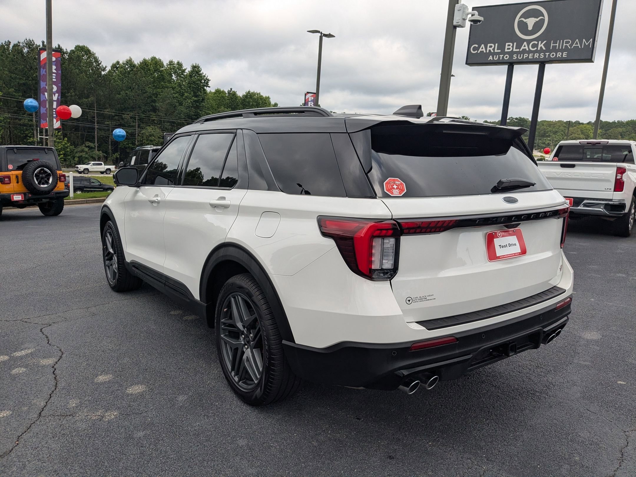 Used 2025 Ford Explorer ST image 7