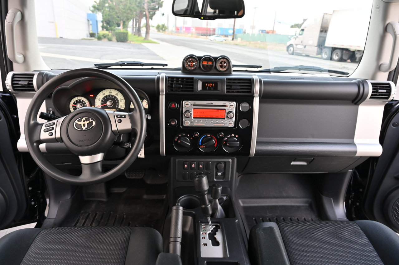 Used 2011 Toyota FJ Cruiser 4WD w/ Convenience Pkg image 12